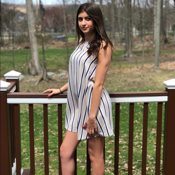 Meet your Posher, Nicole - Picture 1 of 1